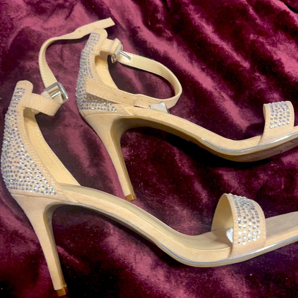 NUDE HEELS!!